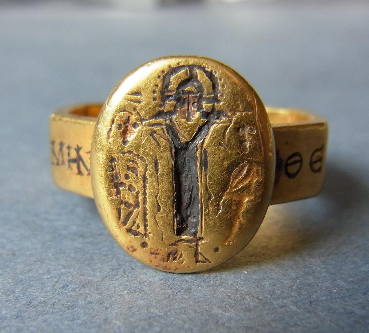 Ring mit Hochzeitsdarstellung