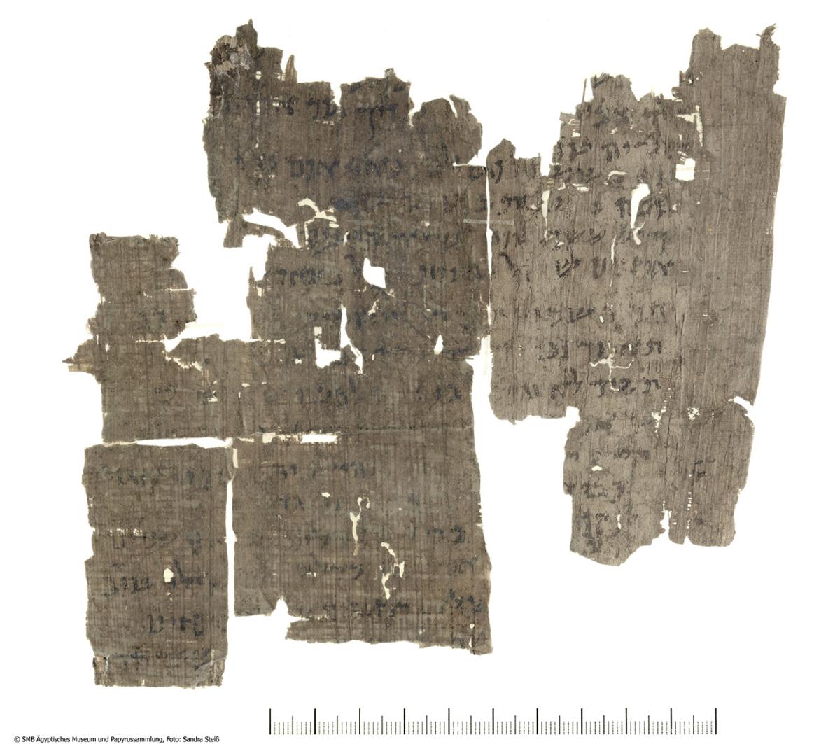 Hebräischer Papyrus mit einer Zahlungsaufstellung (Pap. Berlin P 8493 + P 8494 + P 23138)