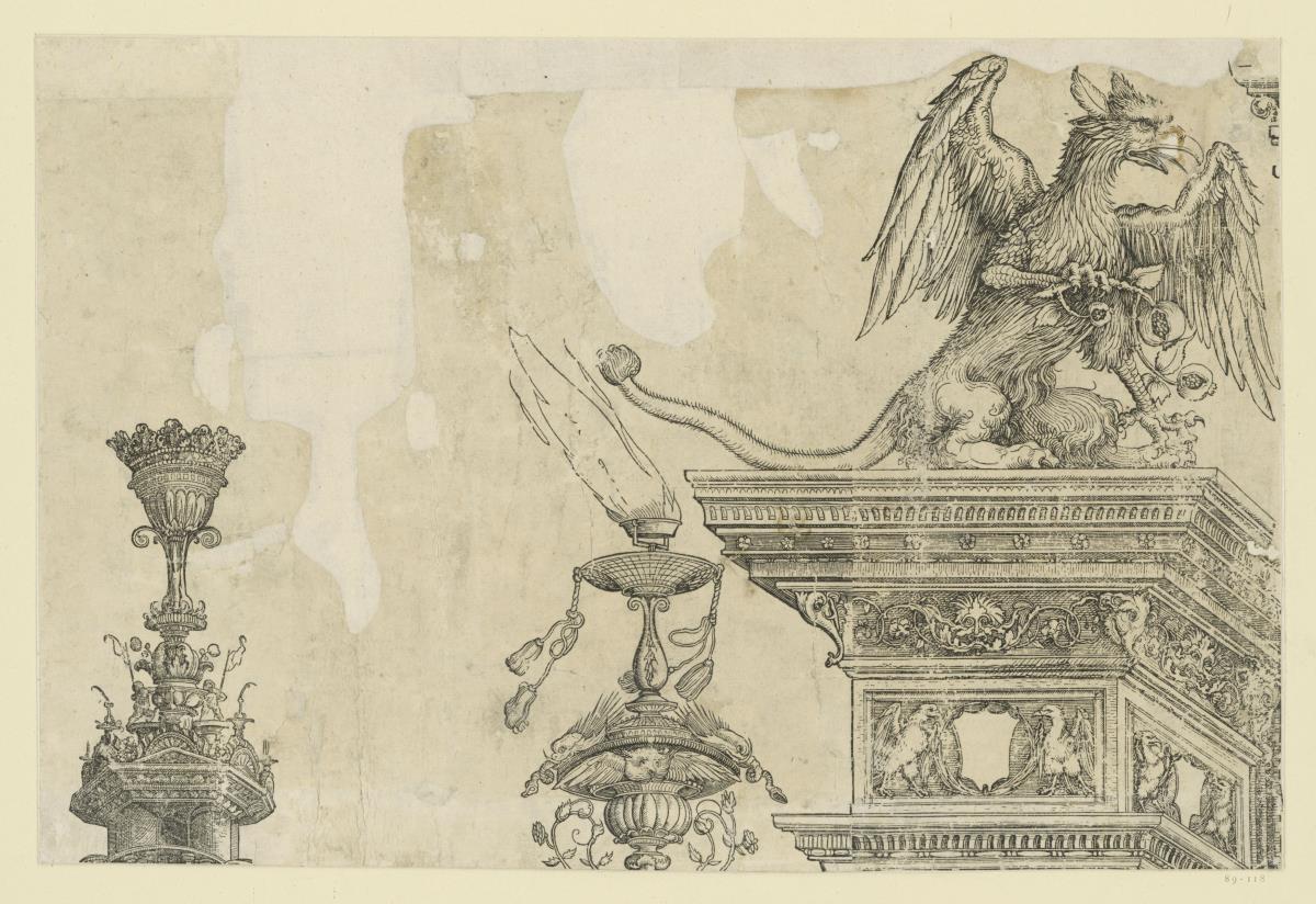 Der Triumphbogen des Kaisers Maximilian I. (20): Bekrönungen der Rahmenarchitektur links außen mit Greif, Fackel und Krone