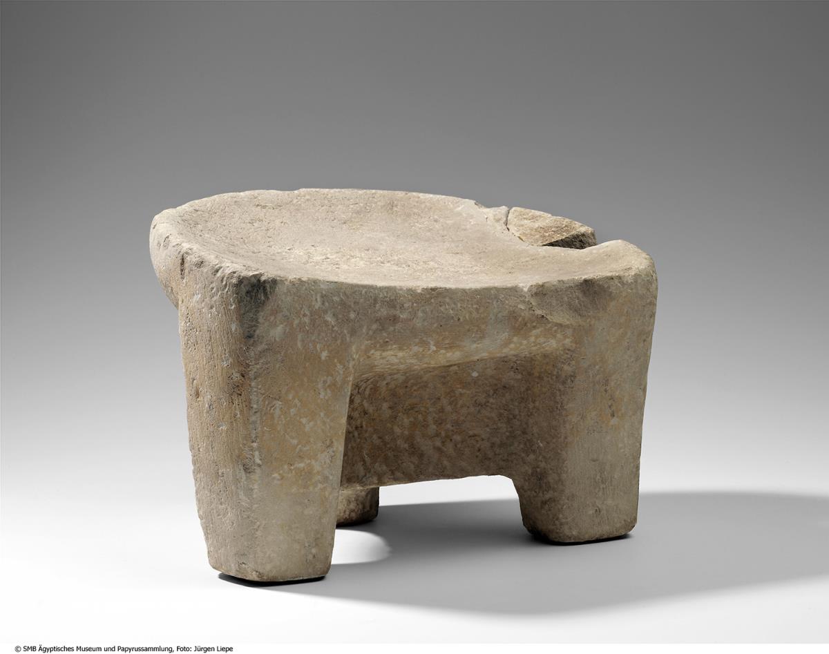 Dreibeiniger Hocker