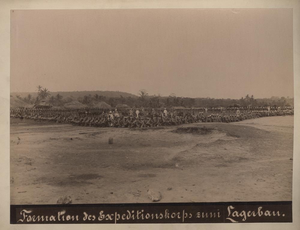 Formation des Expeditionskorps zum Lagerbau