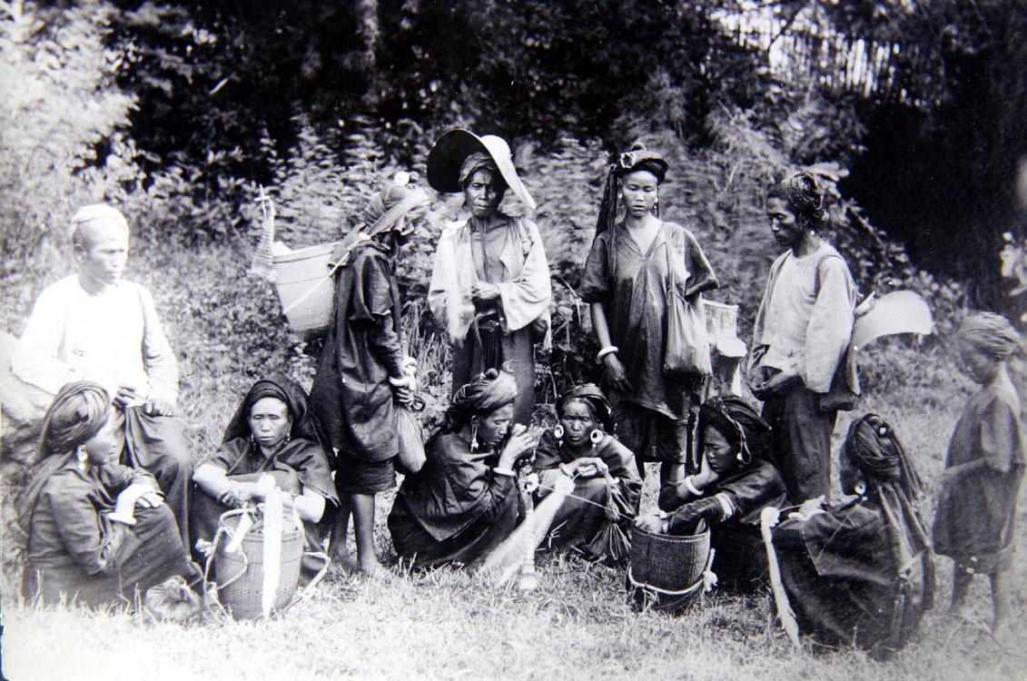 a group of Shans