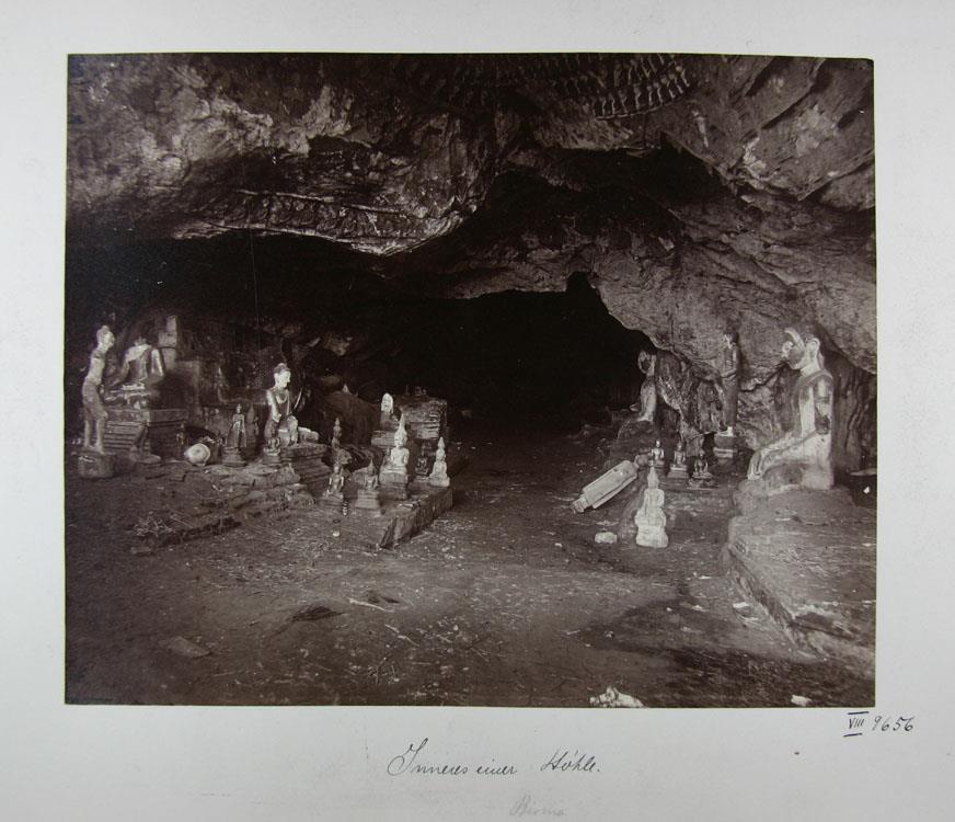 Inneres einer Höhle