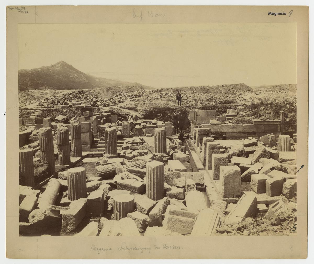 Magnesia am Mäander, Agora, Südwestpropylon