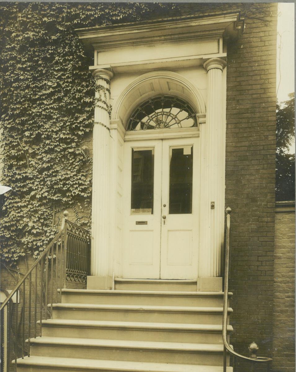 Baltimore, East Pleasant Street, Hauseingang
