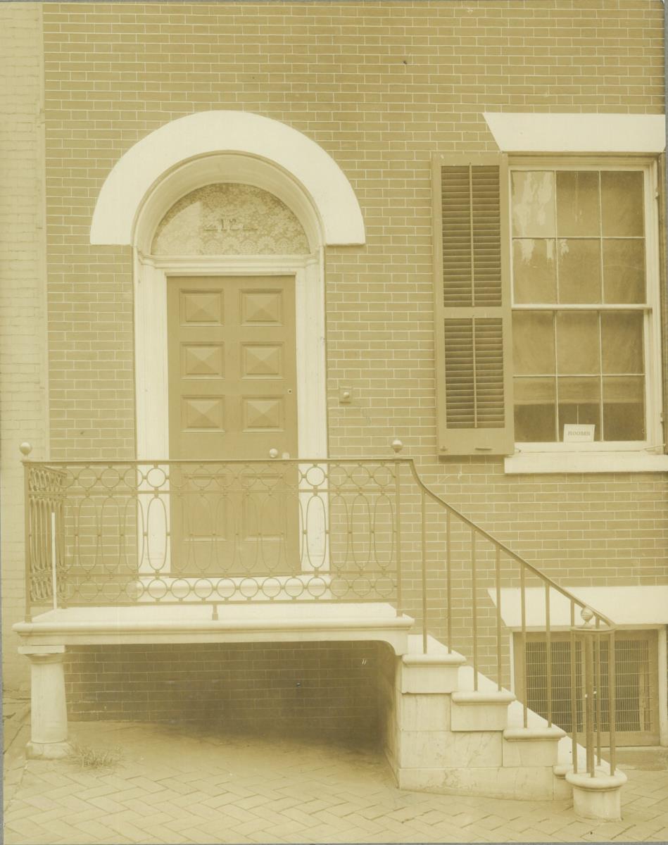 Baltimore, 12, East Pleasant Street, Hauseingang