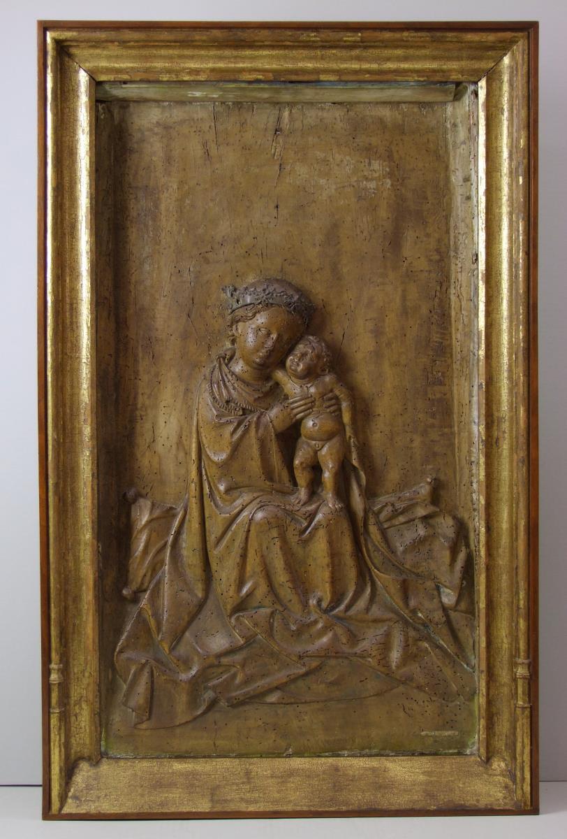 Sitzende Maria mit Kind