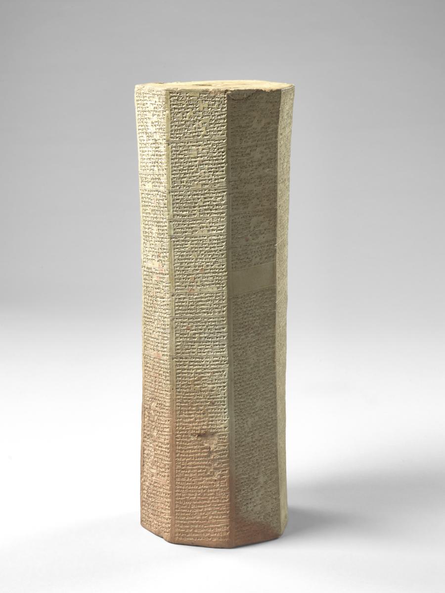 Achtseitiges Prisma mit Weihinschrift Tiglatpilesars I. von Assyrien