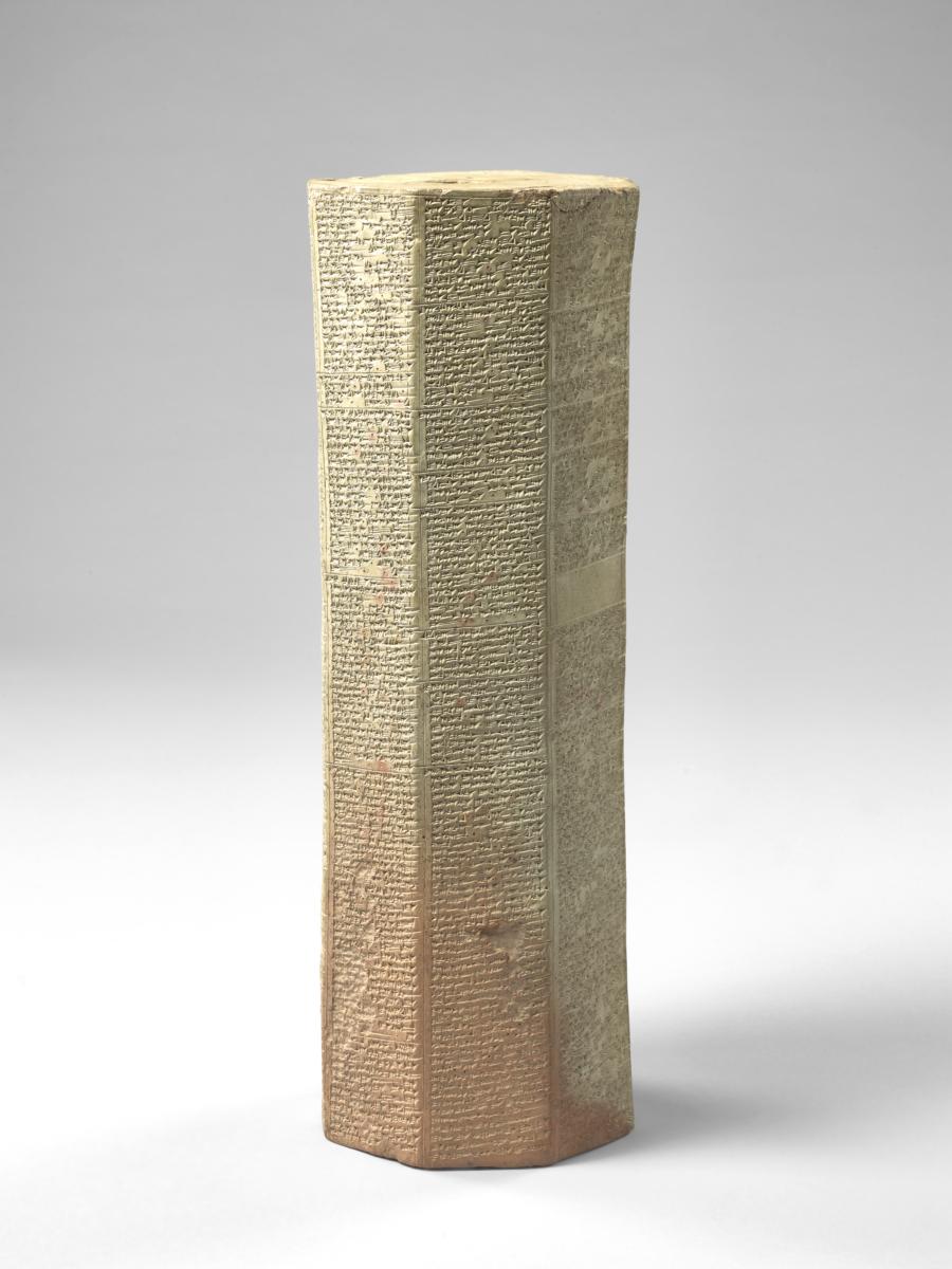 Achtseitiges Prisma mit Weihinschrift Tiglatpilesars I. von Assyrien