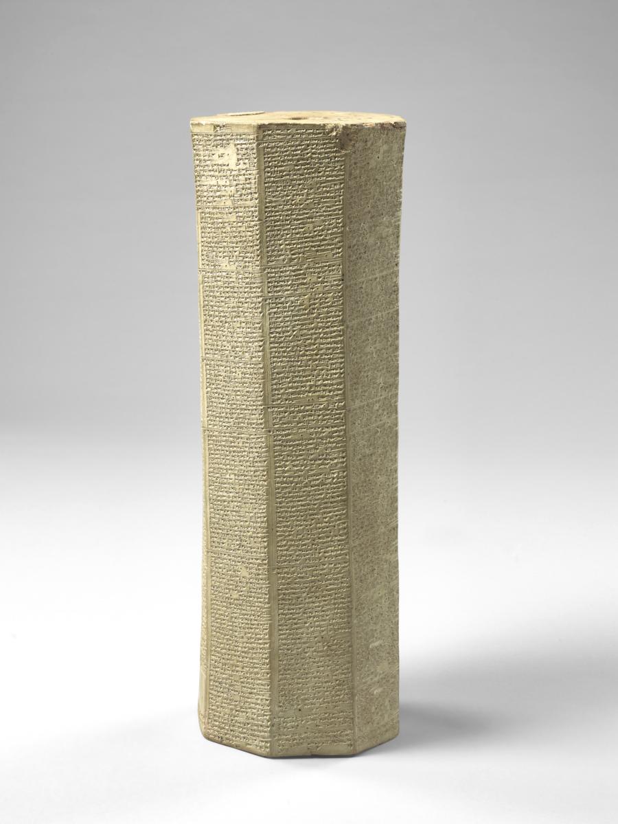 Achtseitiges Prisma mit Weihinschrift Tiglatpilesars I. von Assyrien