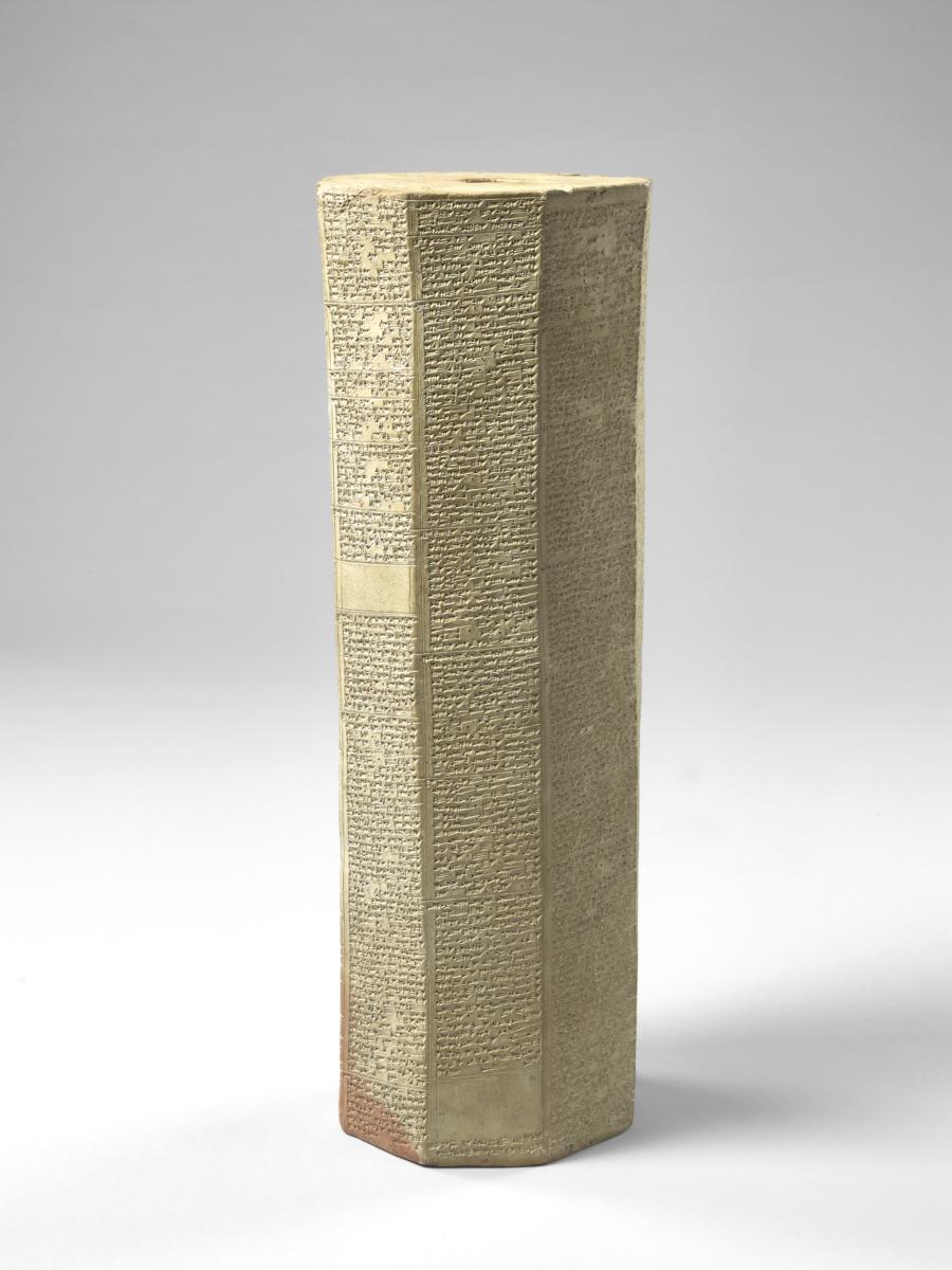 Achtseitiges Prisma mit Weihinschrift Tiglatpilesars I. von Assyrien