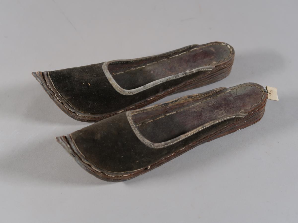 I C 11742 a,b