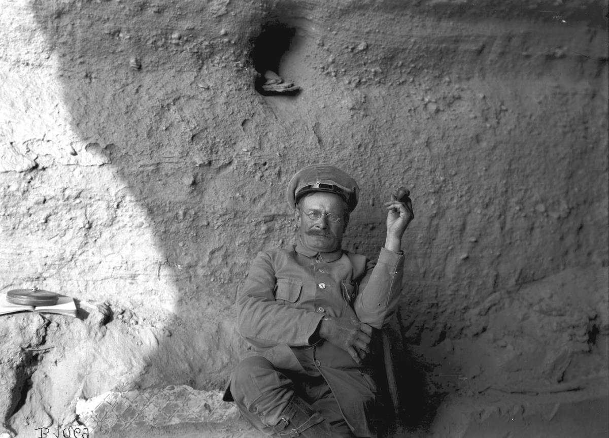 Höhlenansicht, Portrait