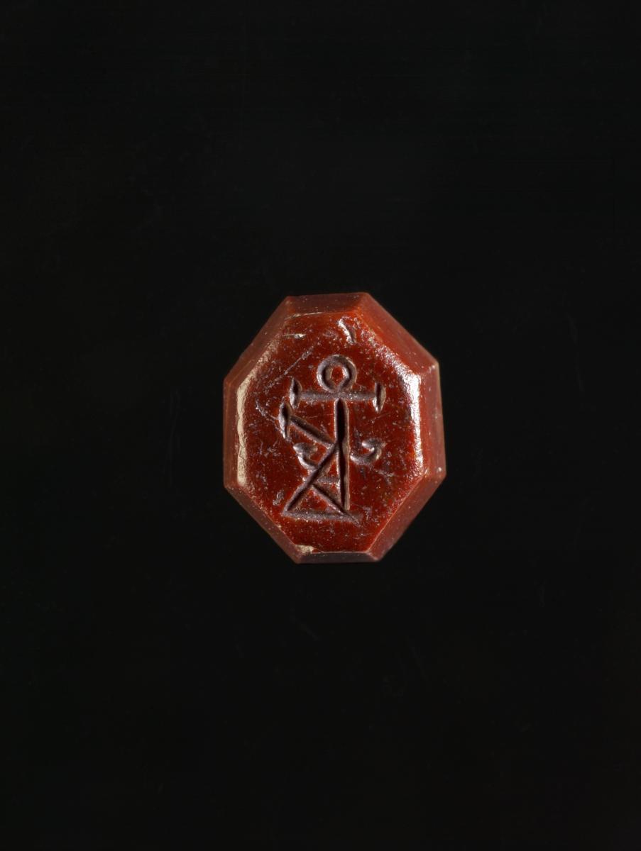 Gemme mit Anker und Monogramm