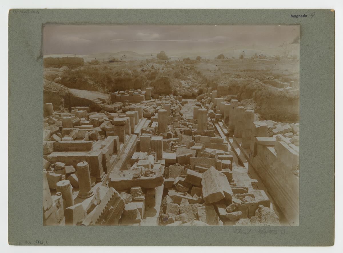 Magnesia am Mäander, Agora, Südwesteingang