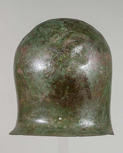 Korinthischer Helm (2. Stufe) mit griechischer Inschrift; etwas ergänzt