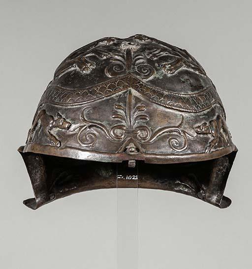 Römischer Paradehelm mit Reliefschmuck