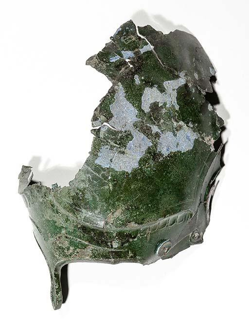 Stirnfragment eines Helms