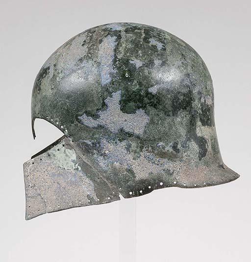 Korinthischer Helm, frühe 2. Stufe, mit linksläufiger Weihinschrift