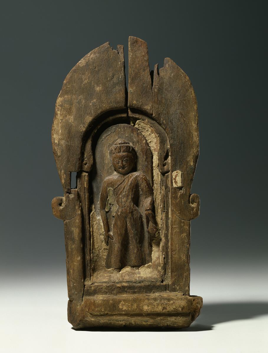 Stehender Buddha in indischem Torbogen
