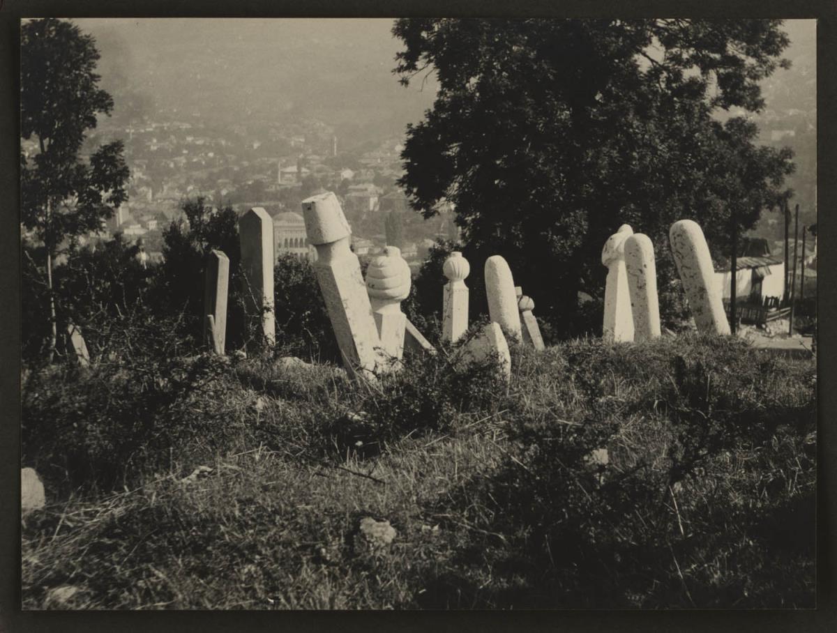 Grabsteine auf einem Friedhof