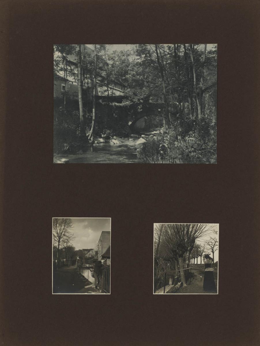 Fluss mit Brücke und Gebäuden / Frau an einer Weiden-Allee / Junge am Fluss