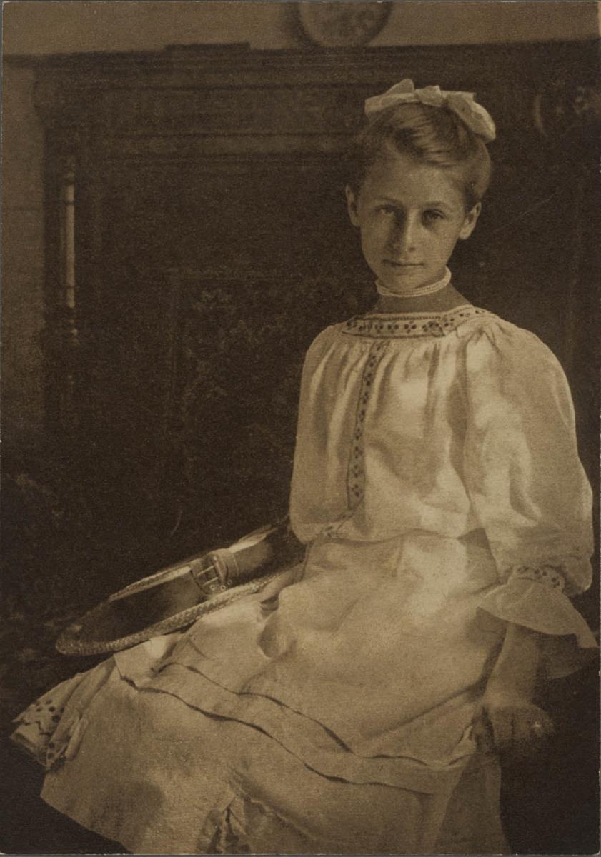 Mädchen mit Schleife im Haar