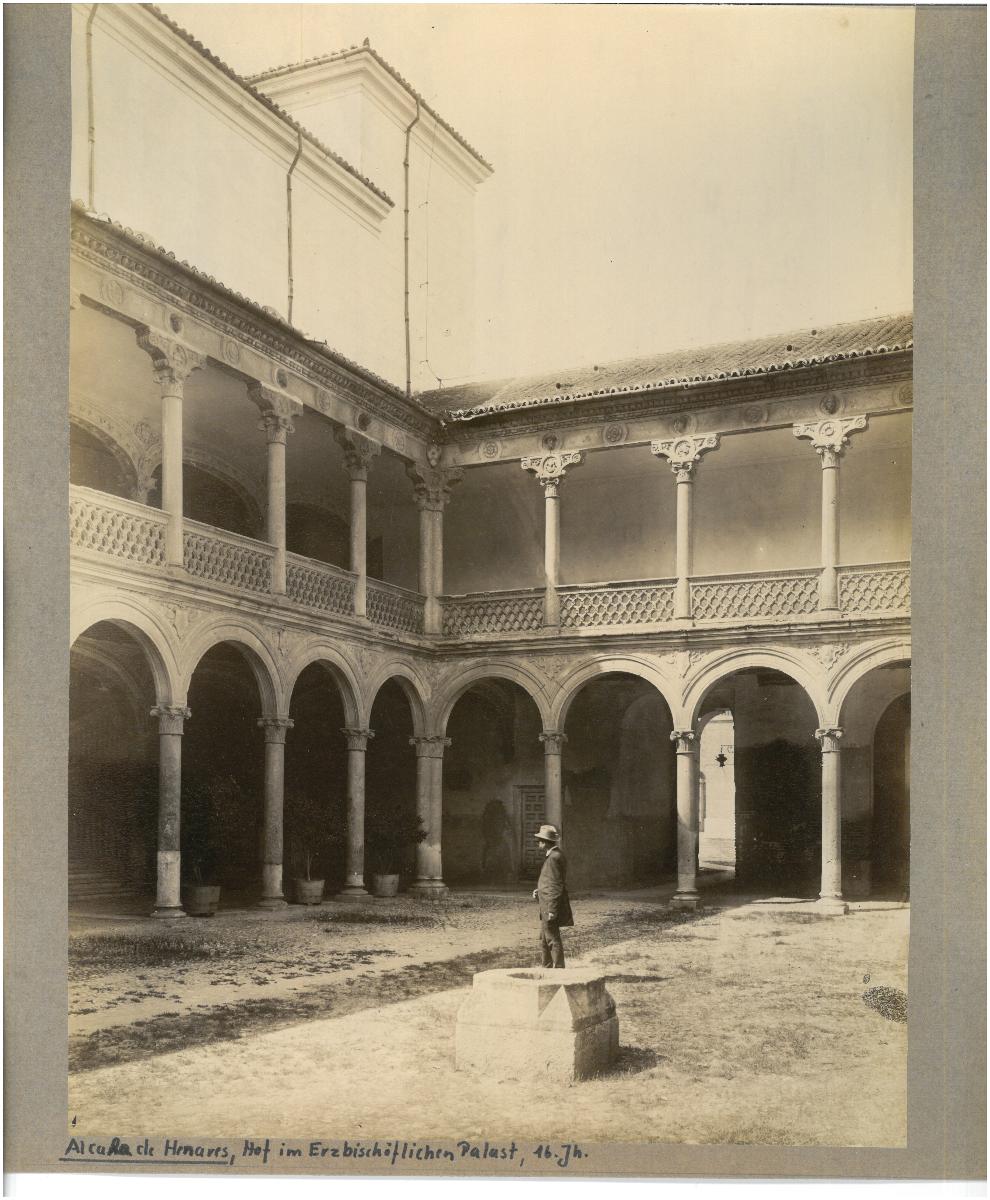 Madrid, Alcalá de Henares, Erzbischöflicher Palast, Ansicht des Hofes