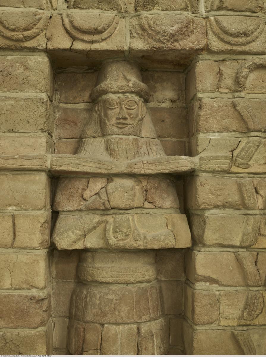 Fassade des Innin-Tempels des Karaindasch (Ausschnitt)
