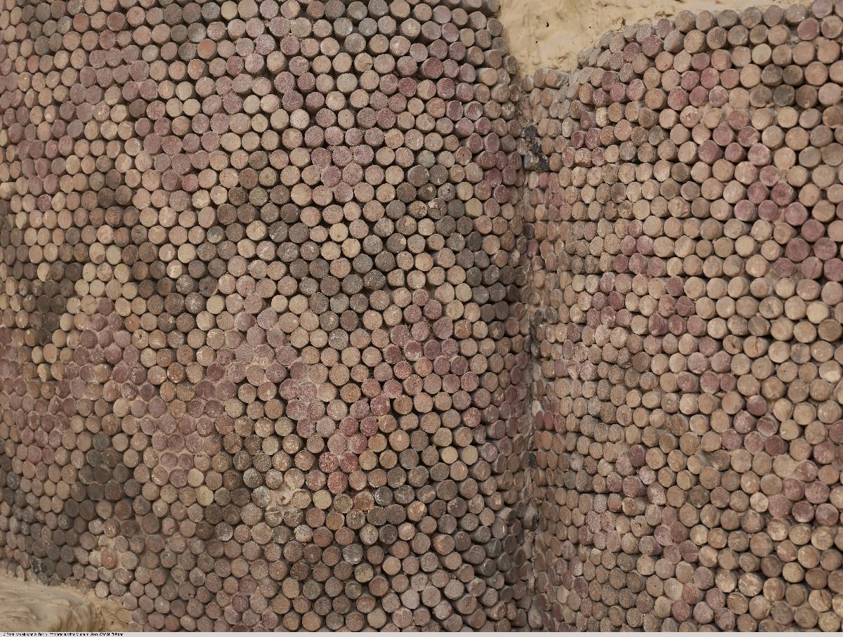 Teil einer Stiftmosaikverkleidung