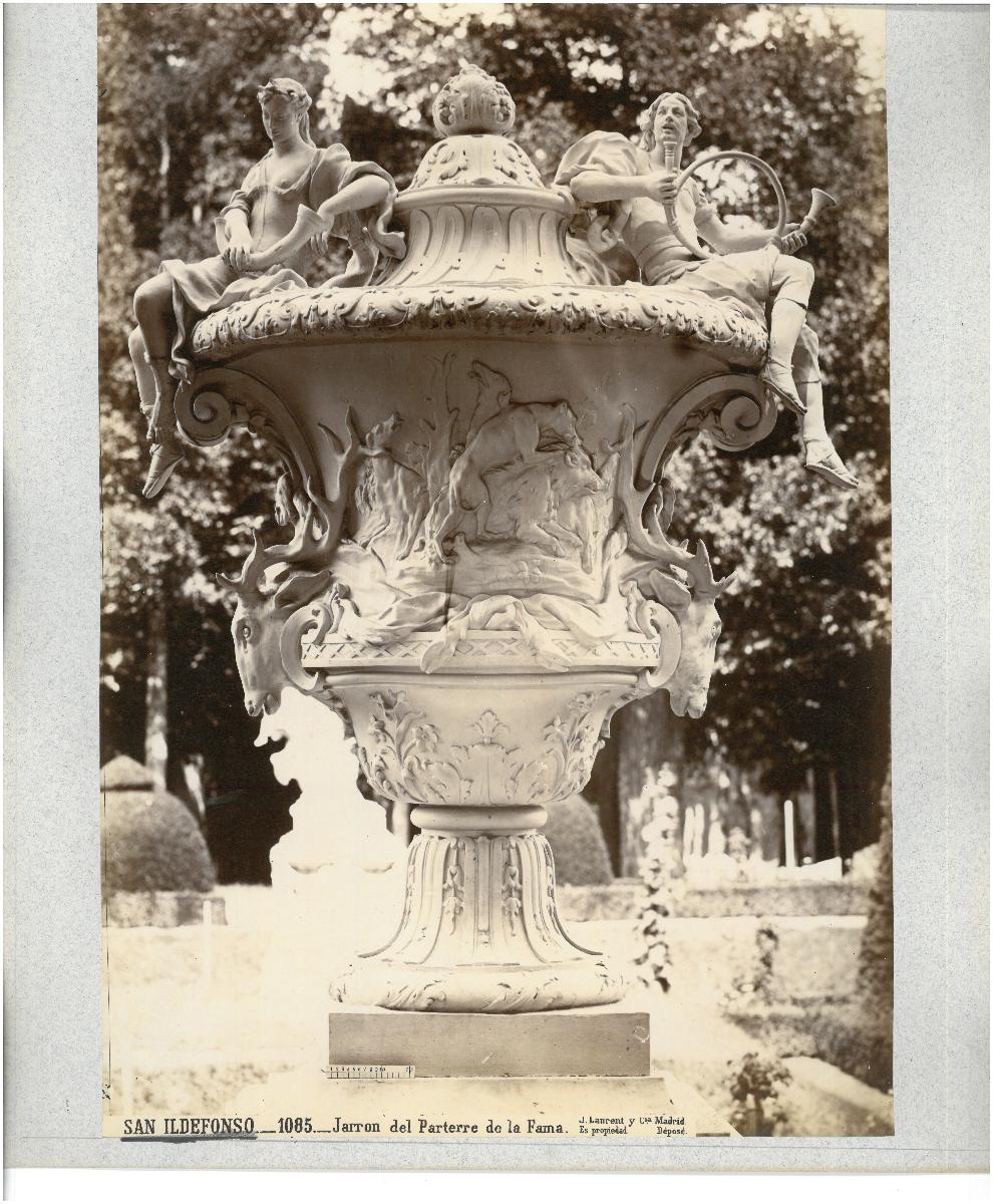 Segovia, La Granja de San Ildefonso, Park, Parterre de la Fama, Vase