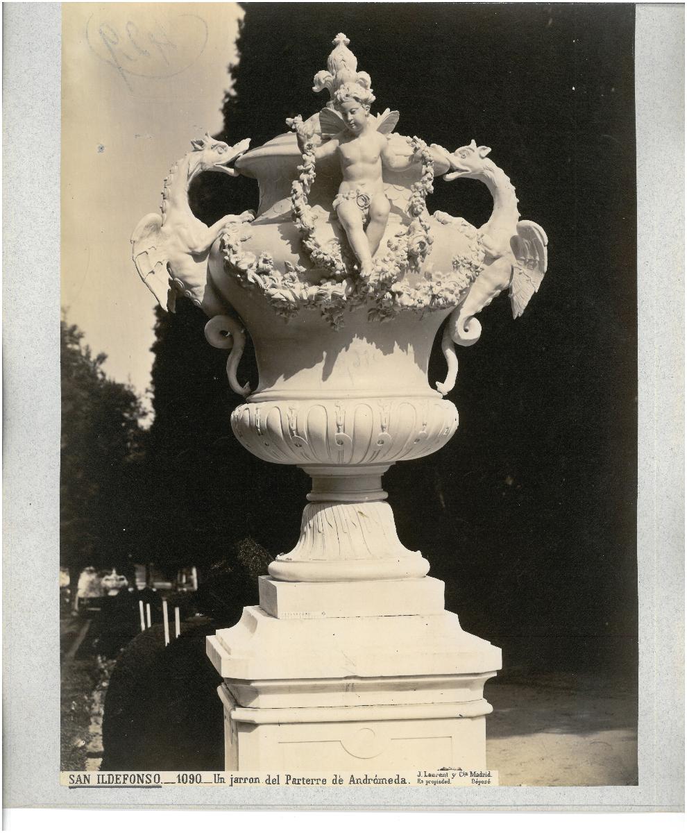 Segovia, La Granja de San Ildefonso, Park, Parterre de Andrómeda, Vase
