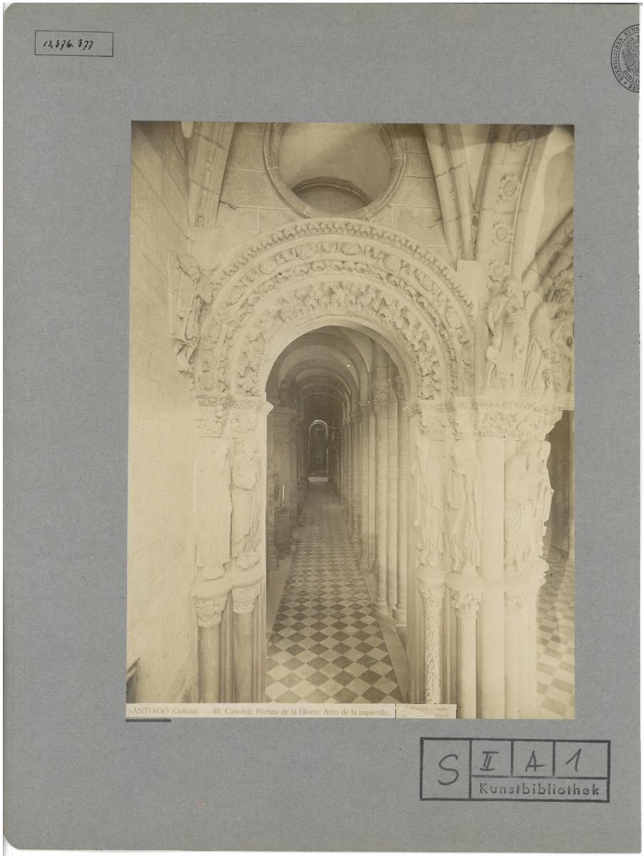 Santiago de Compostela, Kathedrale, Tors der Herrlichkeit, linke Arkade