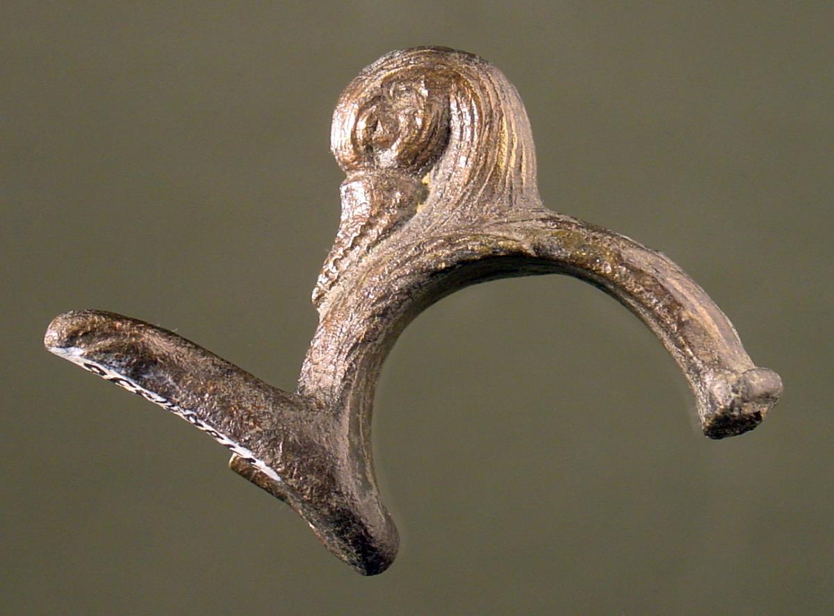 Fragment eines Henkels; oberer Teil eines Kannenhenkels mit Entenkopf