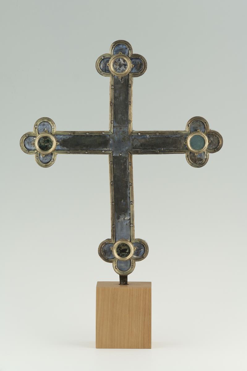Vortragekreuz aus dem Schatz des Stiftes St. Dionysius zu Enger/Herford