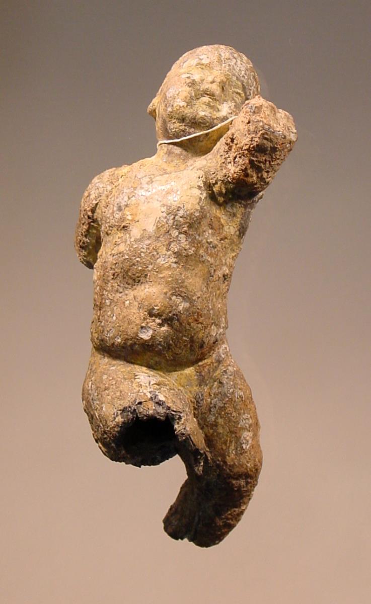 Fragment eines Heraklesknaben mit den Schlangen ringend (untere Hälfte der Arme und Beine fehlen)