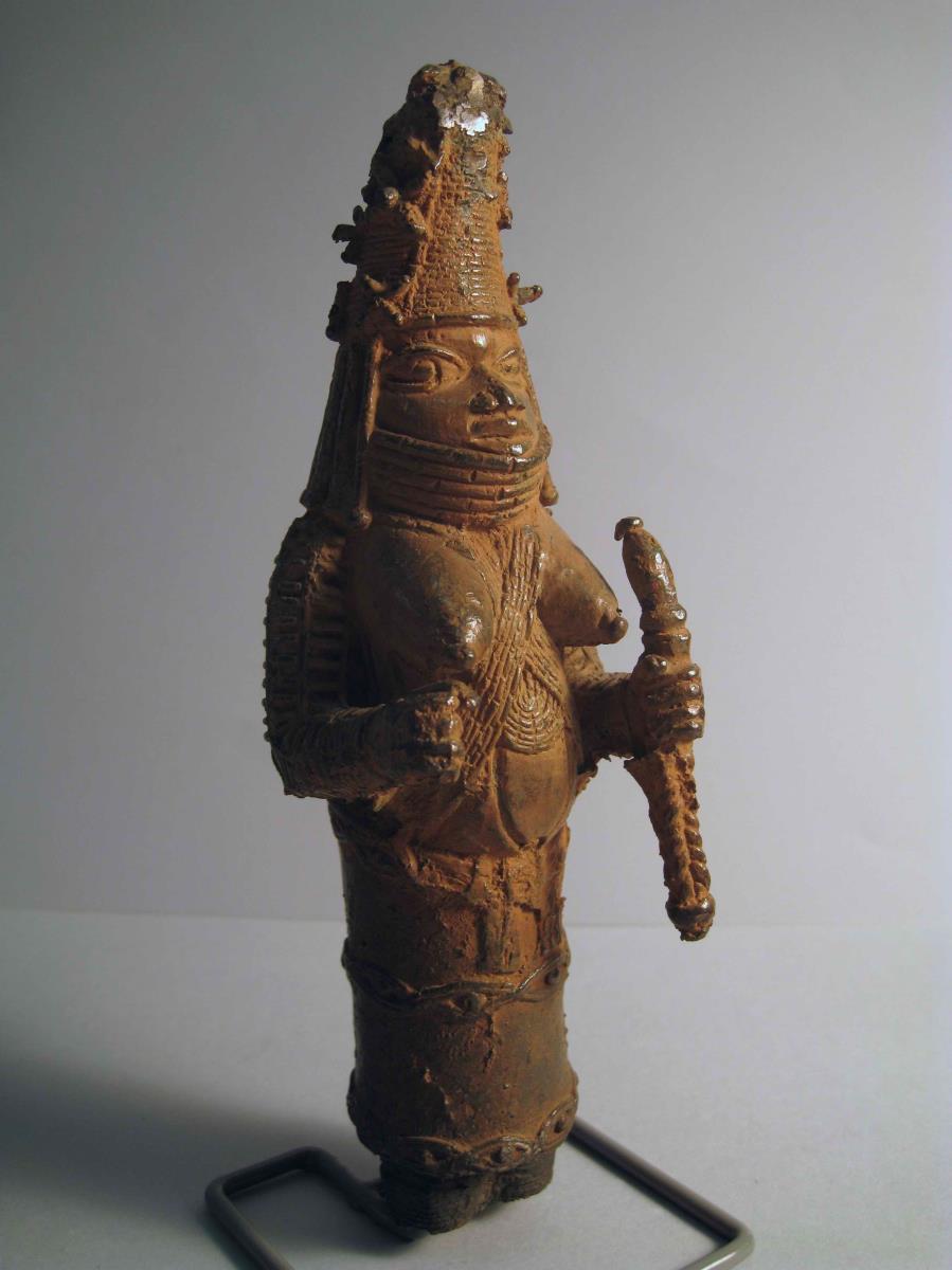 Königinmutter von einer Altargruppe (Queen mother; fragment of an altar group)