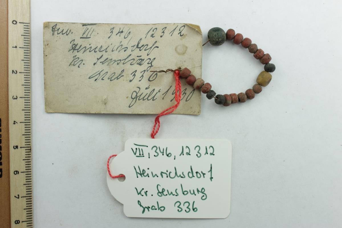 Kette aus Glasperlen