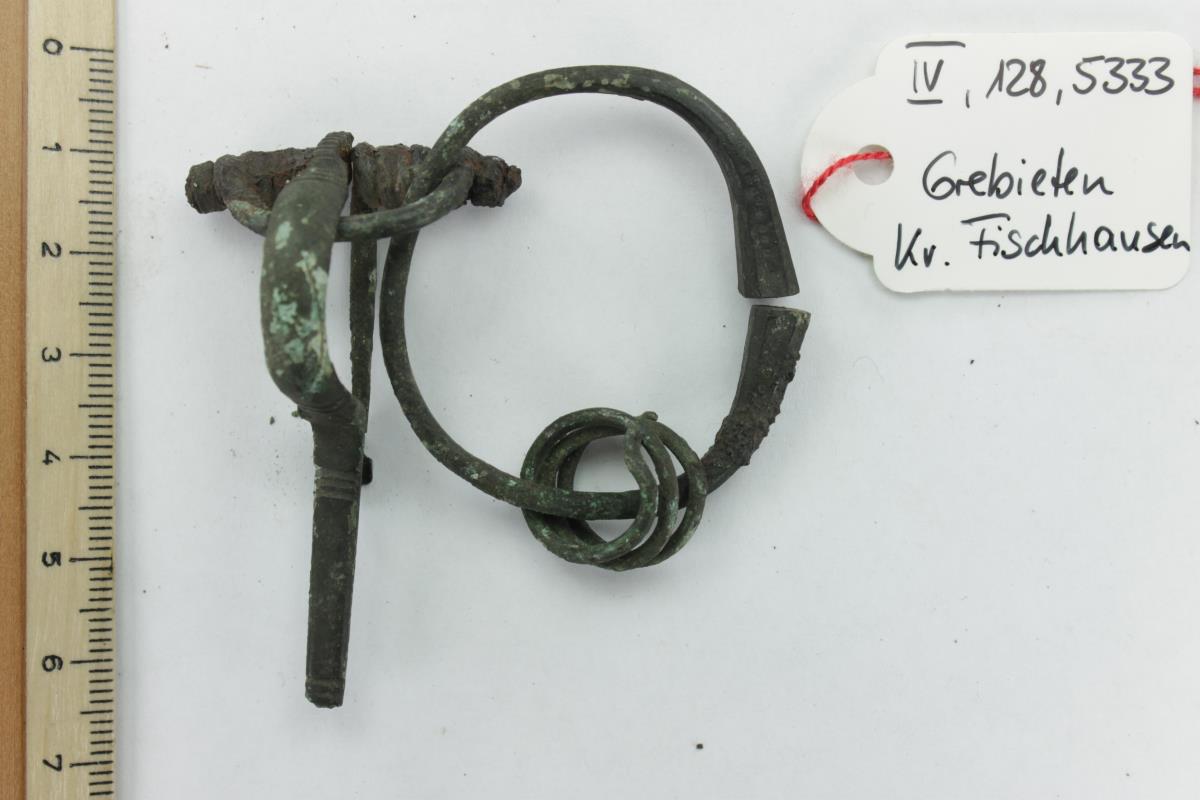 Armbrustfibel, Armring, Fingerring