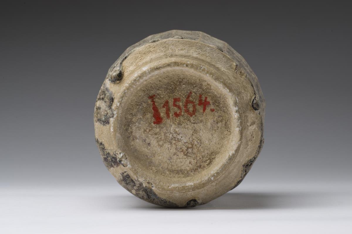 I. 1564