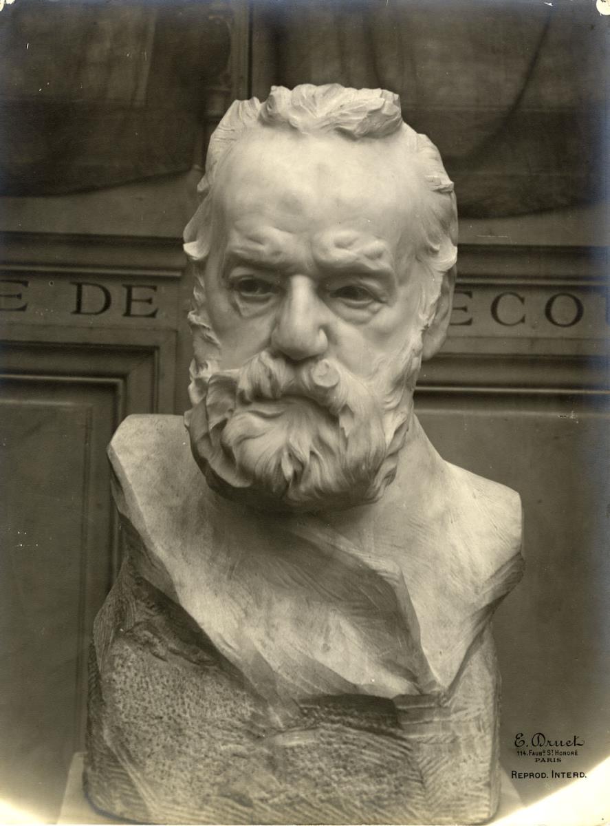 Die Büste Victor Hugo im Pavillon de l'Alma, oval vignettiert