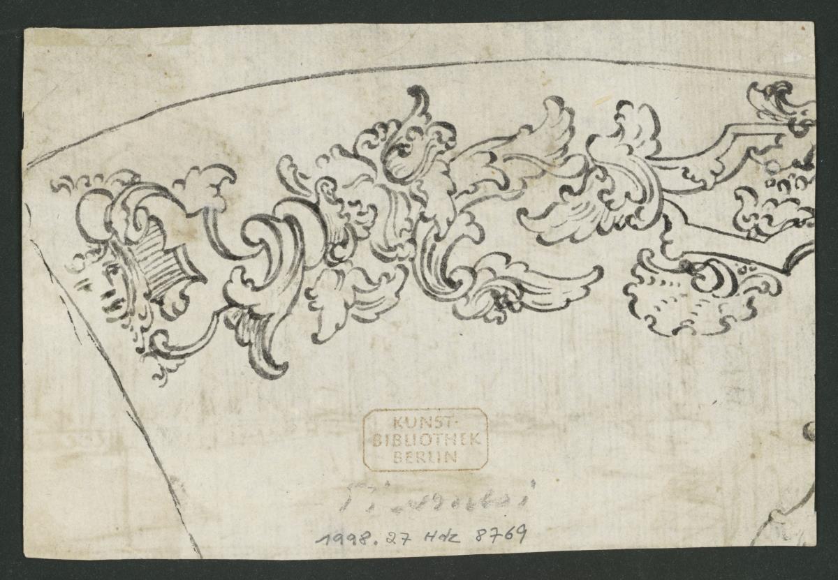 Fragment eines Pflanzen- und Maskenornaments