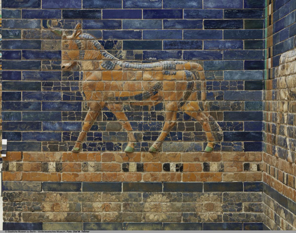 Schreitender Stier vom Ischtar-Tor (III. Baustufe)