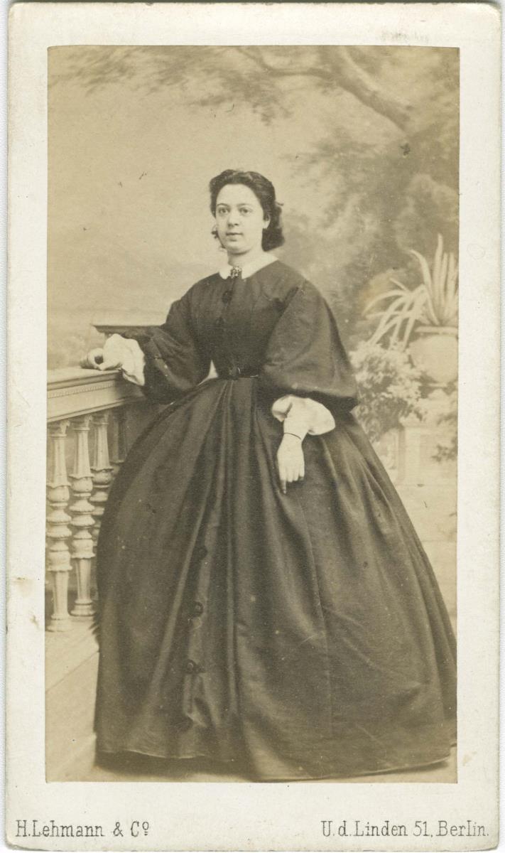 Porträt der Camilla Norden