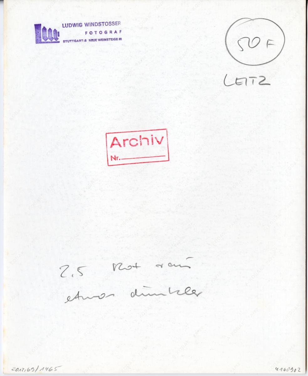 Leitz, Blick in eine Produktionshalle für Papier