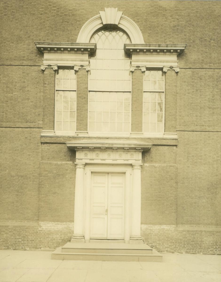 Philadelphia, Independence Hall, Hauseingang mit Fenster