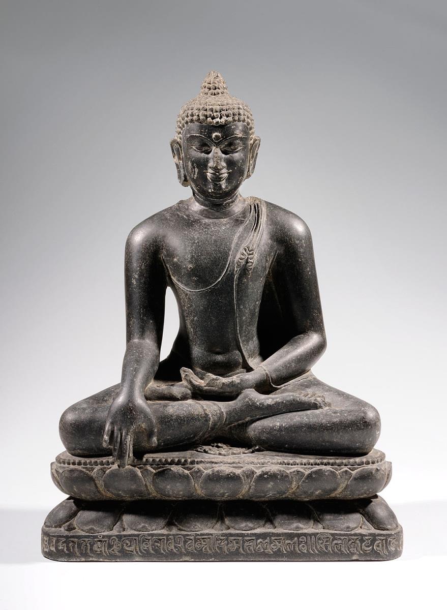Sitzender Buddha in Erdanrufungsgestus (Bhumisparshamudra)