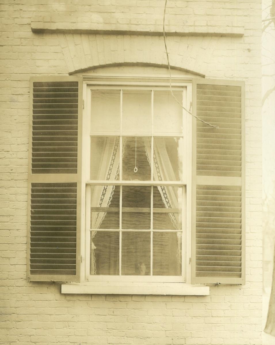 Salem, 33, Sommer Street, Fenster