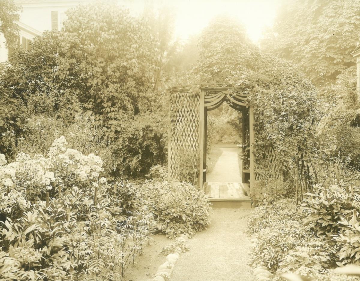 Salem, Garten mit Gartenhäuschen