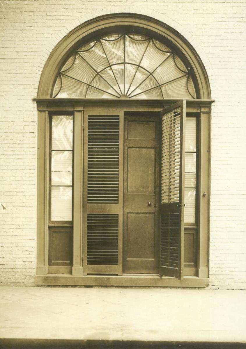 Waltham, Governor Gore Mansion, Tür (Außenanicht)